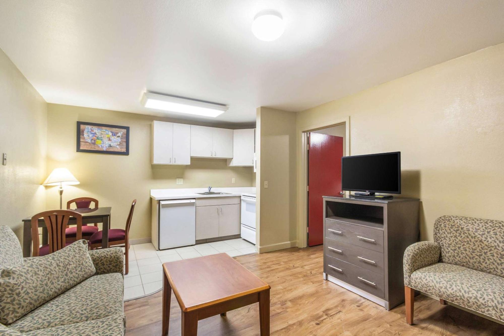 Econo Lodge Inn & Suites I-35 At Shawnee Mission Όβερλαντ Παρκ Εξωτερικό φωτογραφία