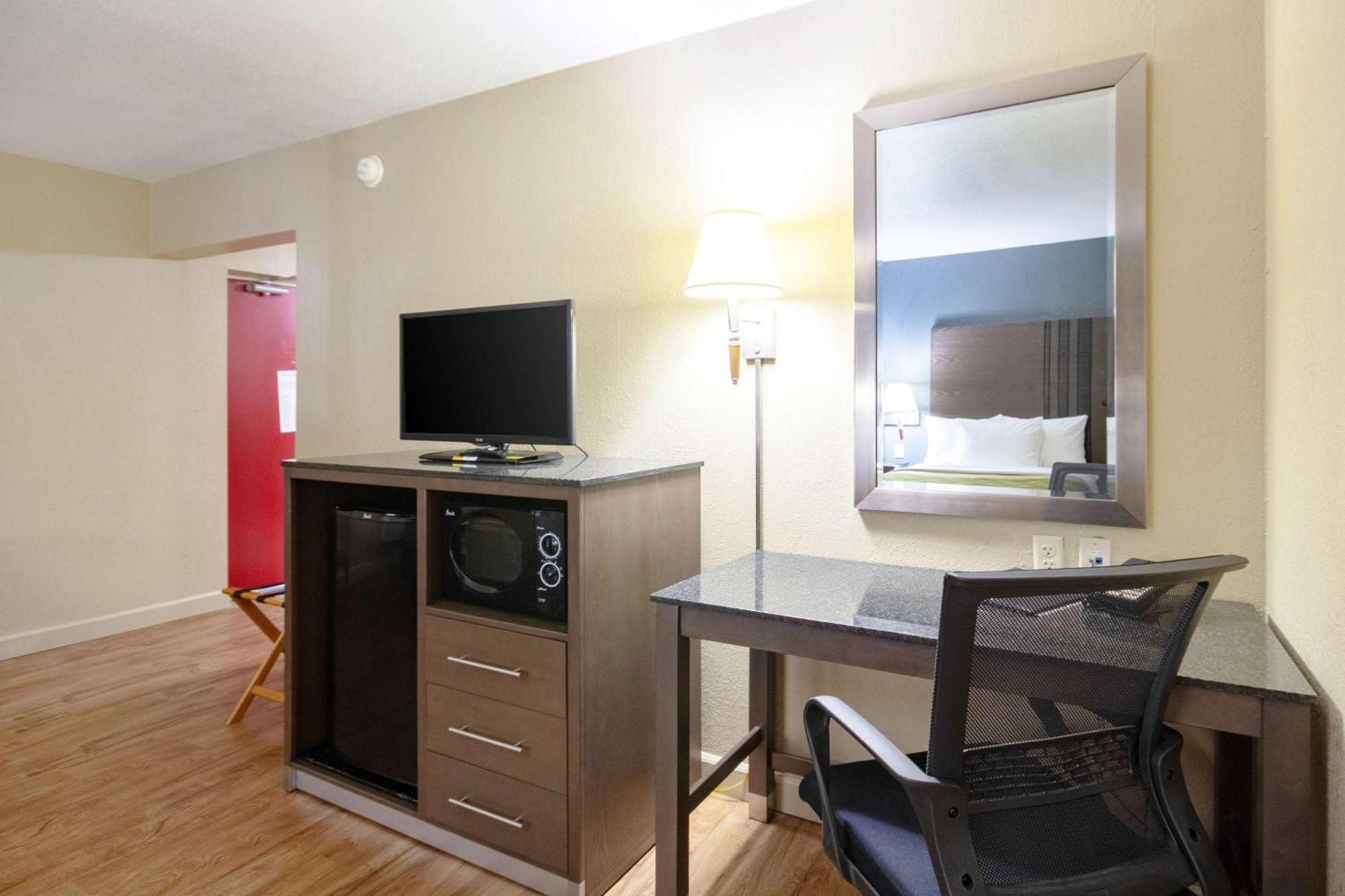Econo Lodge Inn & Suites I-35 At Shawnee Mission Όβερλαντ Παρκ Εξωτερικό φωτογραφία