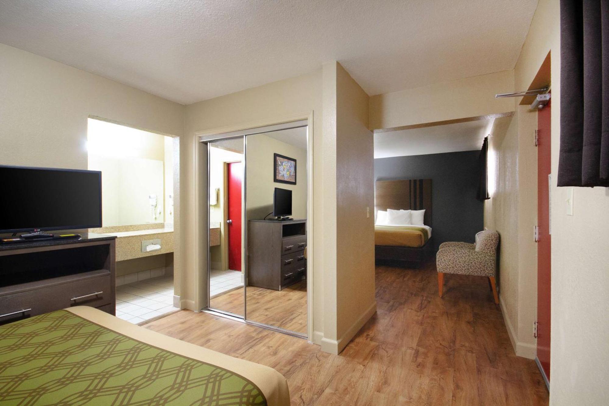 Econo Lodge Inn & Suites I-35 At Shawnee Mission Όβερλαντ Παρκ Εξωτερικό φωτογραφία