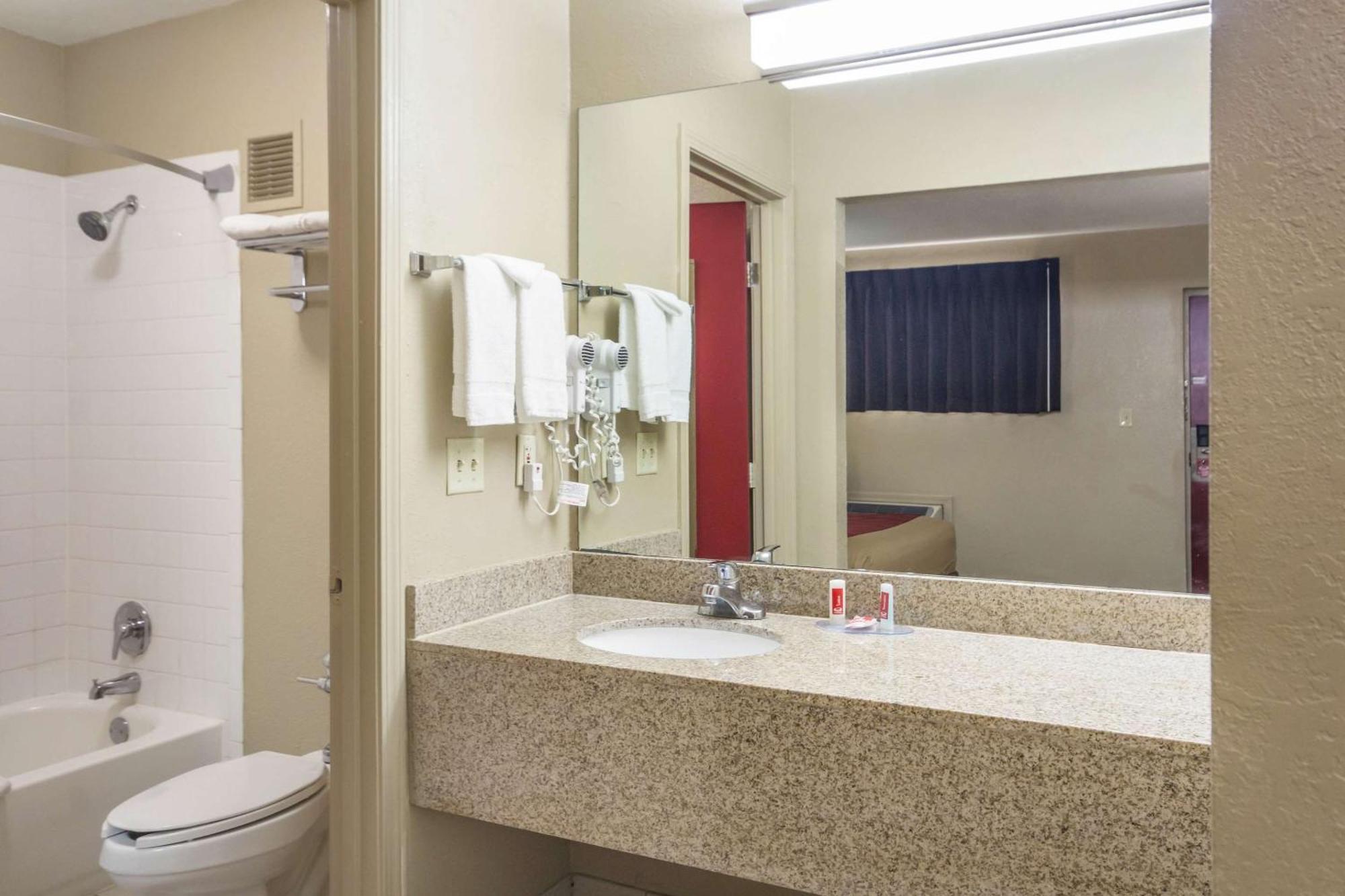 Econo Lodge Inn & Suites I-35 At Shawnee Mission Όβερλαντ Παρκ Εξωτερικό φωτογραφία