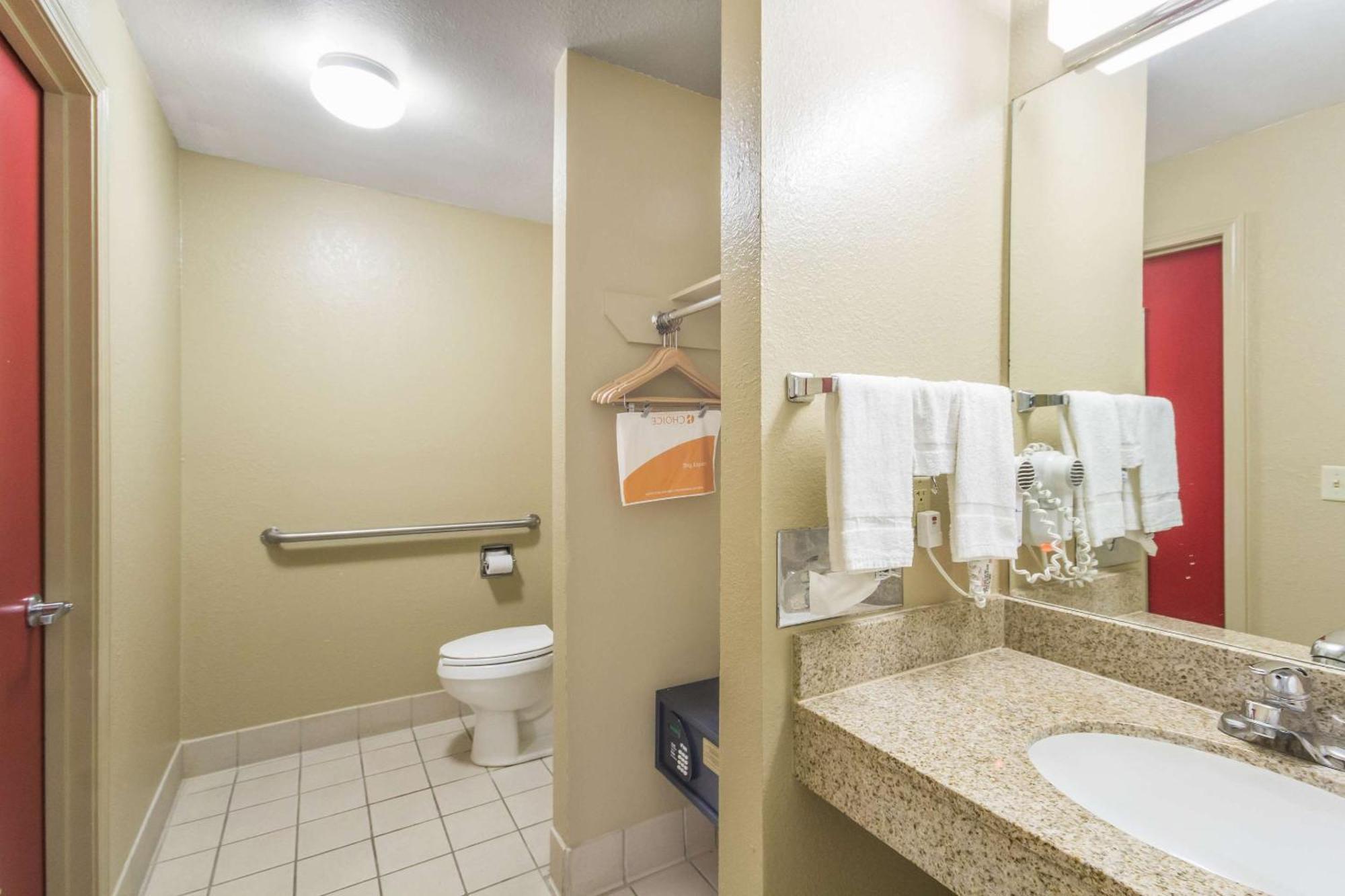 Econo Lodge Inn & Suites I-35 At Shawnee Mission Όβερλαντ Παρκ Εξωτερικό φωτογραφία