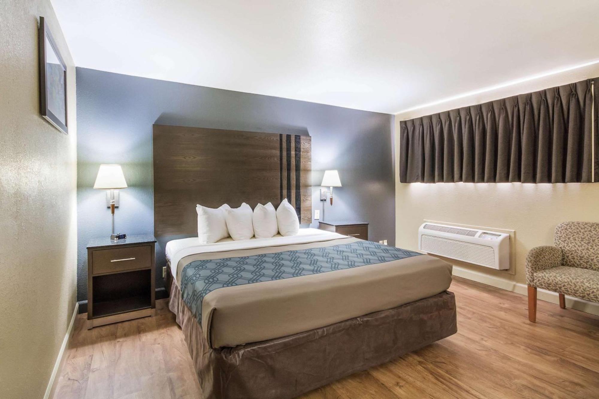 Econo Lodge Inn & Suites I-35 At Shawnee Mission Όβερλαντ Παρκ Εξωτερικό φωτογραφία