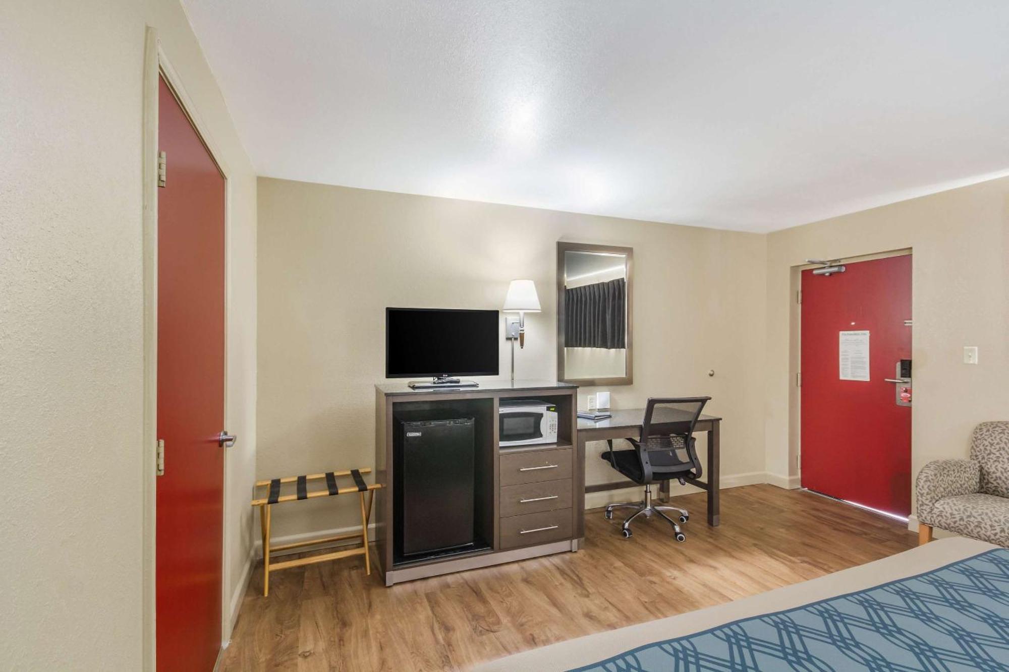 Econo Lodge Inn & Suites I-35 At Shawnee Mission Όβερλαντ Παρκ Εξωτερικό φωτογραφία
