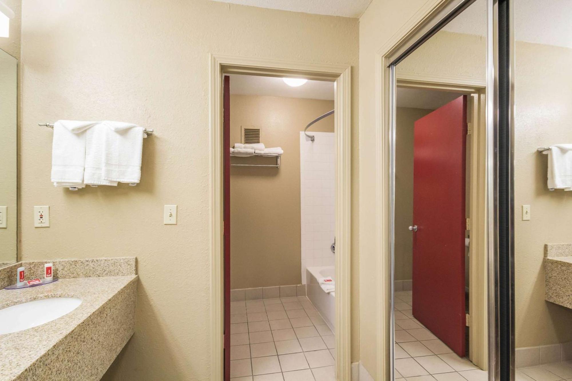 Econo Lodge Inn & Suites I-35 At Shawnee Mission Όβερλαντ Παρκ Εξωτερικό φωτογραφία