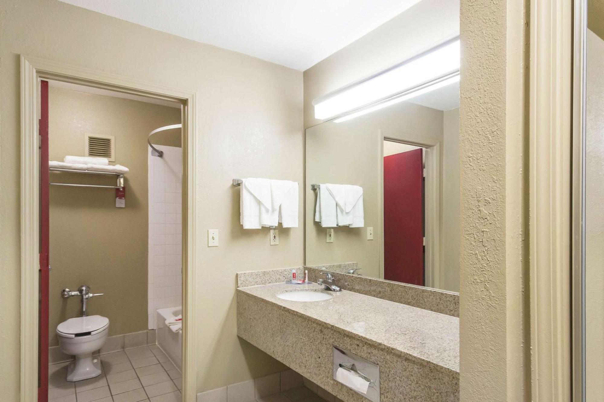 Econo Lodge Inn & Suites I-35 At Shawnee Mission Όβερλαντ Παρκ Εξωτερικό φωτογραφία