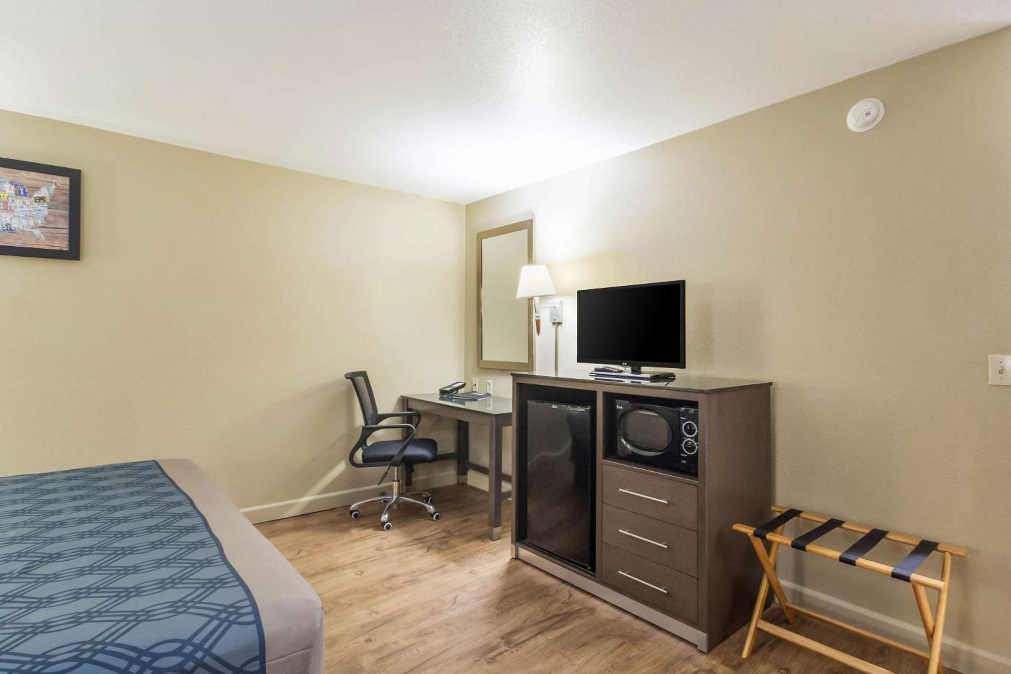 Econo Lodge Inn & Suites I-35 At Shawnee Mission Όβερλαντ Παρκ Εξωτερικό φωτογραφία
