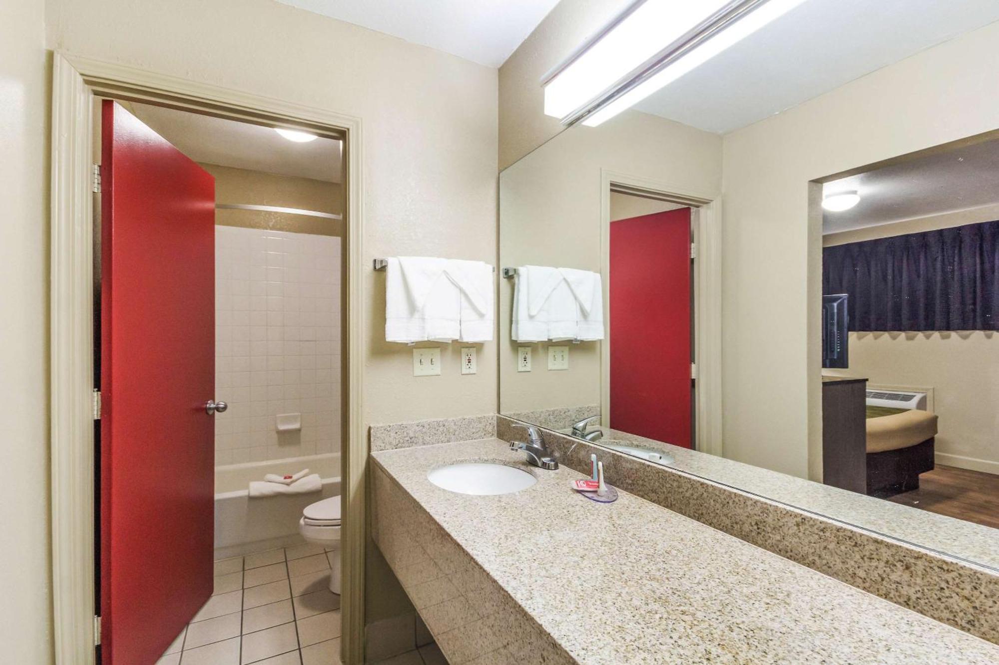 Econo Lodge Inn & Suites I-35 At Shawnee Mission Όβερλαντ Παρκ Εξωτερικό φωτογραφία