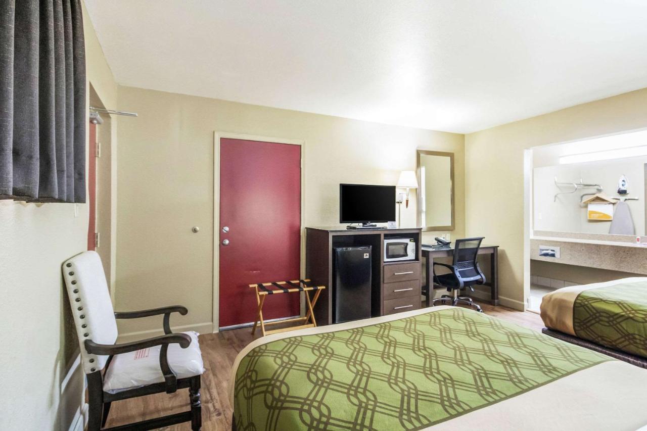 Econo Lodge Inn & Suites I-35 At Shawnee Mission Όβερλαντ Παρκ Εξωτερικό φωτογραφία